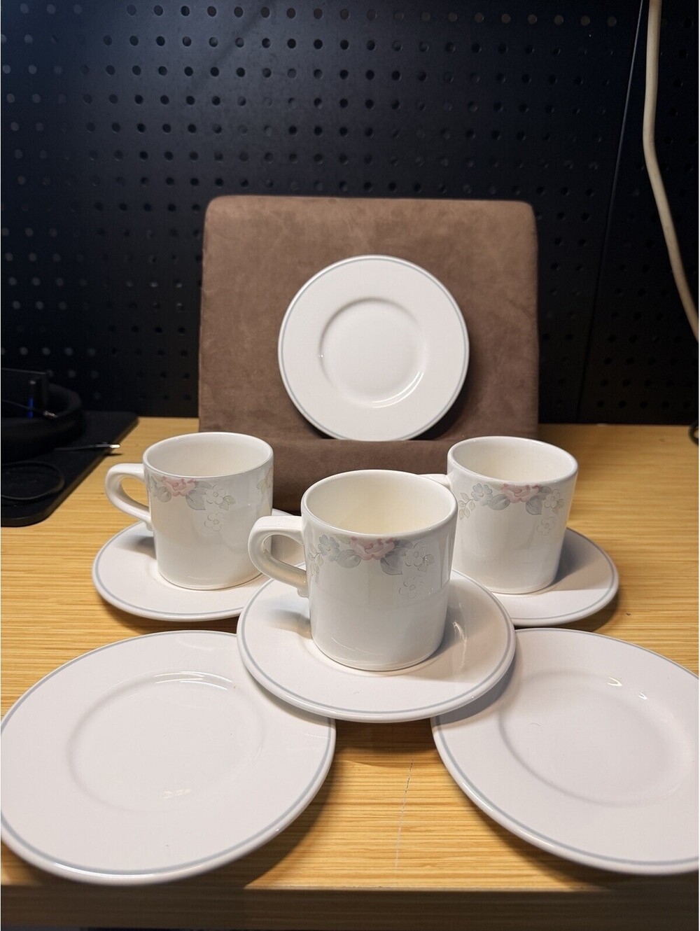 9 Piece Set Pfaltzgraff Wyndham 3 Cups & 6 Saucers - Vintage